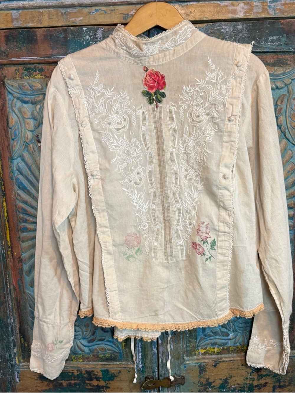 Vintage style Victorian blouse embroidery lace rose appliqués